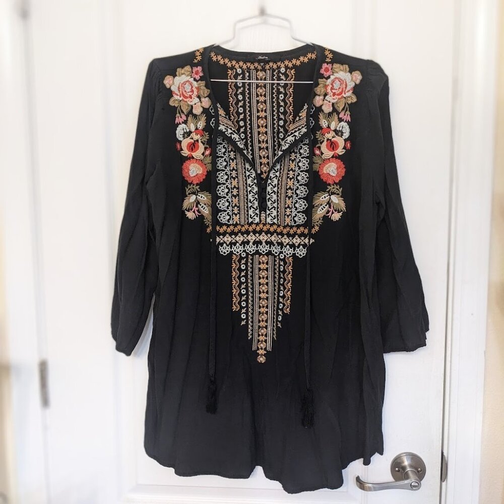 Boho Floral Pastel Embroidered Tunic Blouse/Top, size Medium – Soft & Flowy